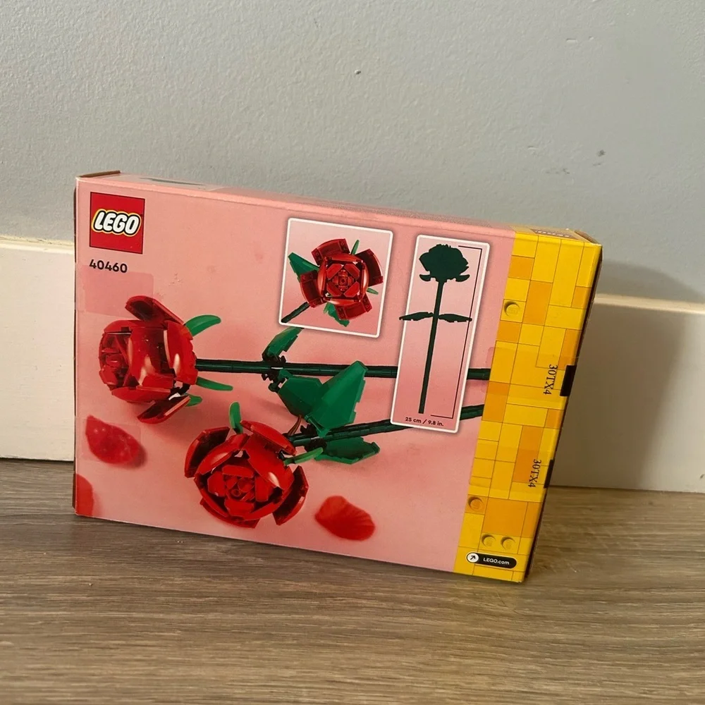 LEGO 120 Pcs, New In Box Set - Roses - Picture 2 of 2
